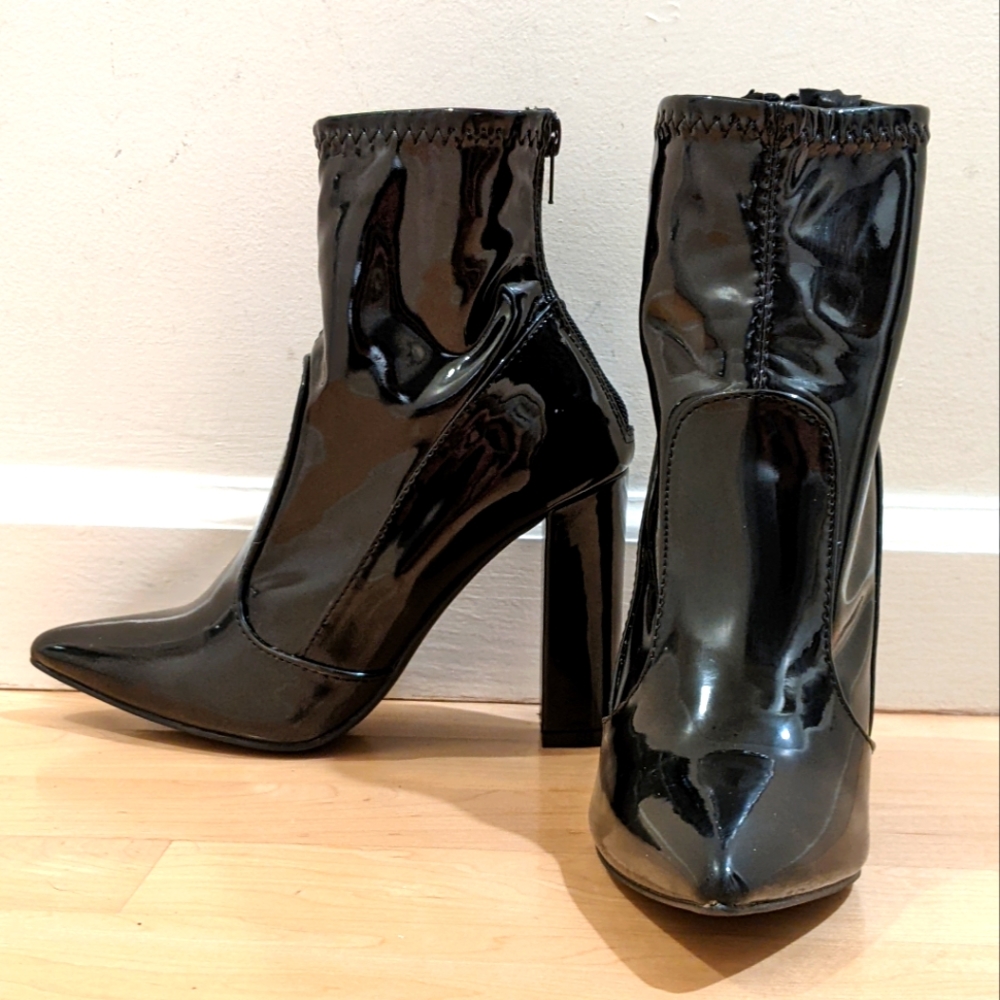 NEW NEVER WORN Liliana Black Patent Faux Leather Ankle Boots